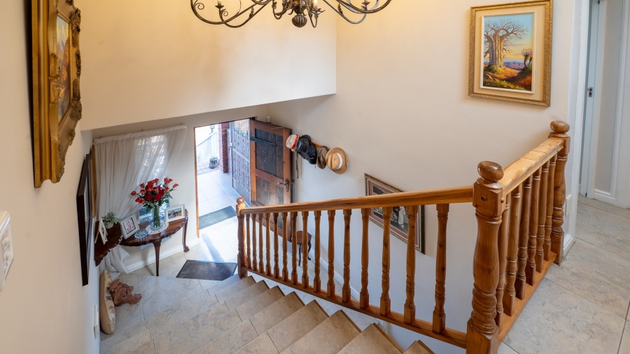 5 Bedroom Property for Sale in Paradise Western Cape